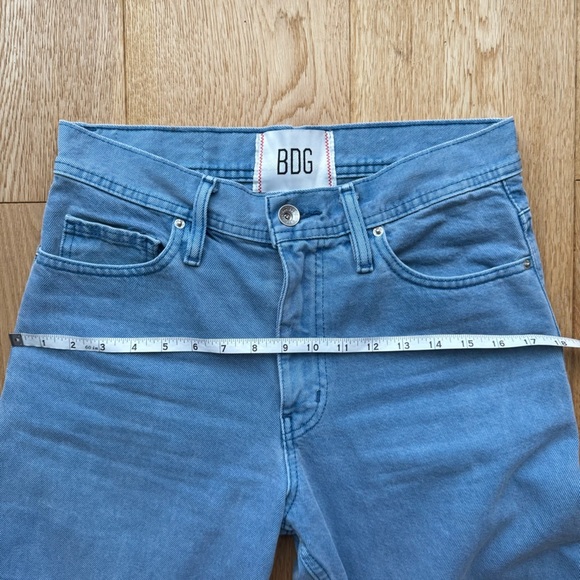 BDG URBAN OUTFITTERS LIGHT BLUE CURVED FIT JEANS - 28 - Picture 11 of 16